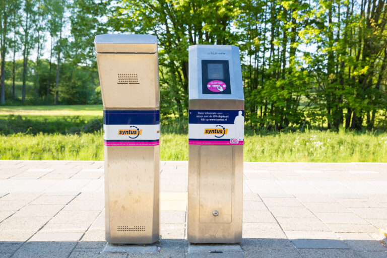 Paal in- en uitchecken - Stations.nl